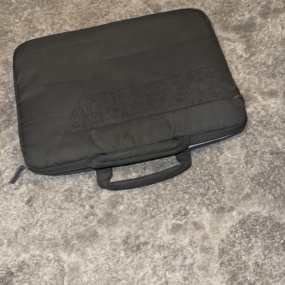 Case logic 14” lab top case - Picture 5 of 5